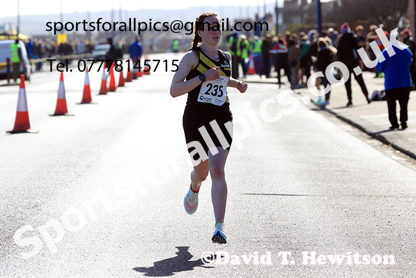 Womens under-17s 5k, 2025 Northern 12 and 6 Stage Road Relays and Junior 5k, Redcar. Photo: David T. Hewitson/Sports for All Pics